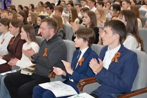 Яшел Үзәндә «Зурларча аралашу» уза: район башлыгы Михаил Афанасьев балалар белән ачык диалогка чыга