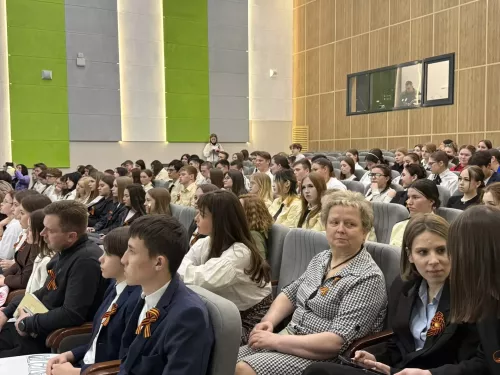 Яшел Үзәндә «Зурларча аралашу» уза: район башлыгы Михаил Афанасьев балалар белән ачык диалогка чыга