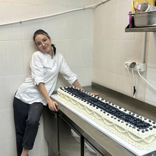 Кондитер Алисә Шаһбан: әти-әнисе данлыклы артистлар булса да, ул үз юлын сайлый