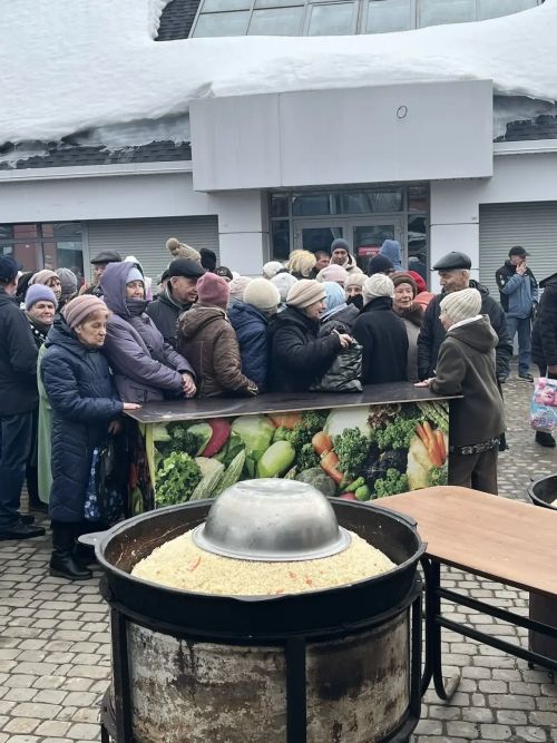«Тәүбә, ачлык заманы диярсең!»: Нәүрүз бәйрәмендә халык пылау бүлеште