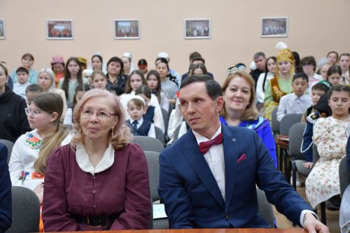 Милләтләр дуслыгы – уртак байлыгыбыз: Яшел Үзән гимназиясендә төрле халыкларның мәдәнияте, традицияләре һәм иҗаты бер сәхнәдә очрашты