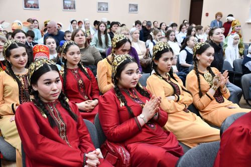 Милләтләр дуслыгы – уртак байлыгыбыз: Яшел Үзән гимназиясендә төрле халыкларның мәдәнияте, традицияләре һәм иҗаты бер сәхнәдә очрашты