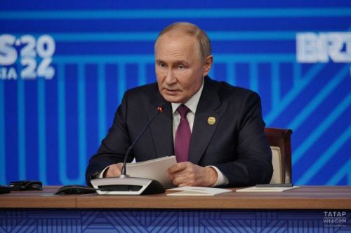 Владимир Путин Татарстан хатын-кызын «Ата-ана даны» ордены белән бүләкләде
