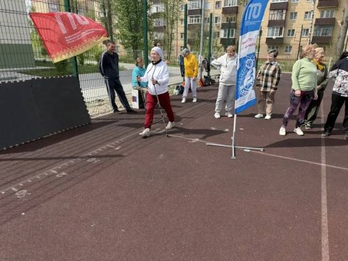 Үрнәк алыгыз: Маскировка челтәрләре үрүче волонтерлар ГТО нормативларын тапшырды