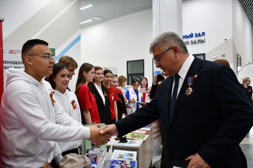 «Космодром гына сорамагыз»: Яшел Үзән башлыгының балалар белән ихлас әңгәмәсе