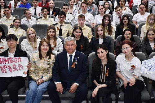 «Космодром гына сорамагыз»: Яшел Үзән башлыгының балалар белән ихлас әңгәмәсе