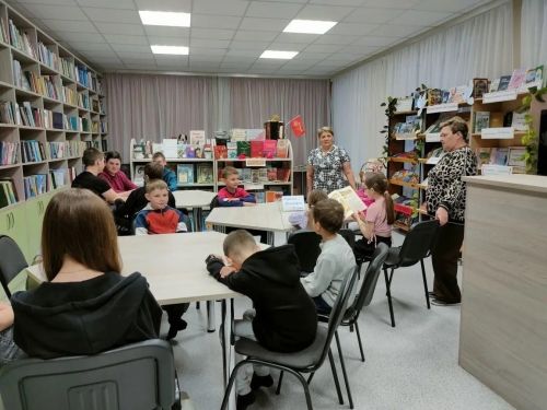 Татар Танае китапханәсендә Рафаэль Мостафинның тууына 95 ел тулу уңаеннан китап күргәзмәсе узды