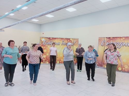 Яшел Үзән районында өлкәннәр бии: сызыклы бию дәресләре зур популярлык казанган