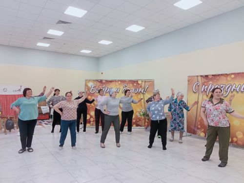 Яшел Үзән районында өлкәннәр бии: сызыклы бию дәресләре зур популярлык казанган