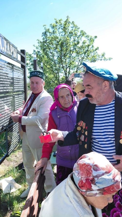 Татар Наратлысында «Сугыш чоры балалары» истәлек такталары һәм Дан аллеясы ачылды