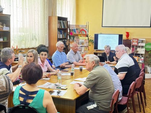 Хуҗасыз этләр, күпбалалы гаиләләр өчен юллар һәм авария хәлендәге күпер ремонты: Яшел Үзәндә чираттагы Иҗтимагый совет утырышы узды