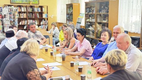 Хуҗасыз этләр, күпбалалы гаиләләр өчен юллар һәм авария хәлендәге күпер ремонты: Яшел Үзәндә чираттагы Иҗтимагый совет утырышы узды