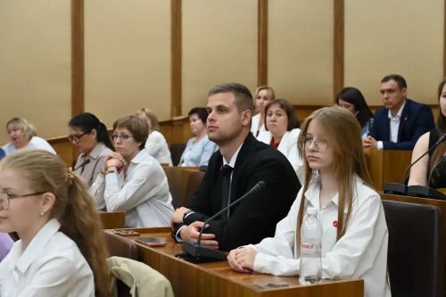 «Беренчеләр хәрәкәте»нең яшьләргә патриотик тәрбия бирүдәге роле: Татарстан Дәүләт Советында фикер алыштылар