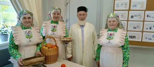 Татарлар ничек кунак каршылый? Кече Шырдан авылына Бөтендөнья татар конгрессы килде