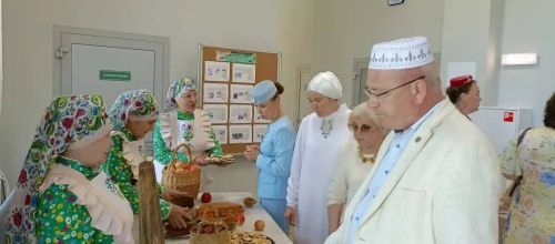 Татарлар ничек кунак каршылый? Кече Шырдан авылына Бөтендөнья татар конгрессы килде