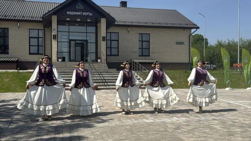 Кече Шырдан авылында «Халкыбызның куәте – аның милли шәхесләрендә, теләктәшлек күрсәтүче милләттәшләребездә» дигән темага күчмә утырыш узды
