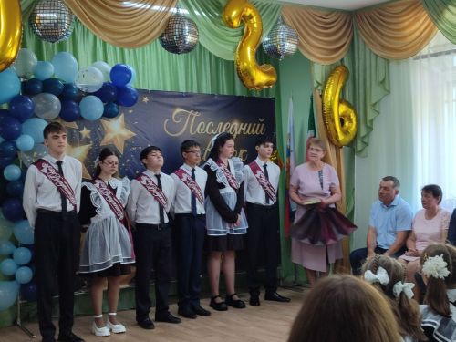 Бишнә мәктәбендә соңгы кыңгырау яңгырады