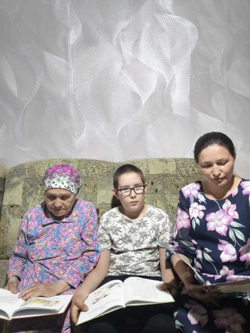 Акъегет авылы китапханәчесе гаиләсе белән Бөтенроссия конкурсында катнаша
