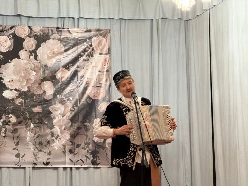 Тау Иле мәдәният йортында моңлы кичә: «Ышаныч» төркеме хәйрия концерты белән чыгыш ясады