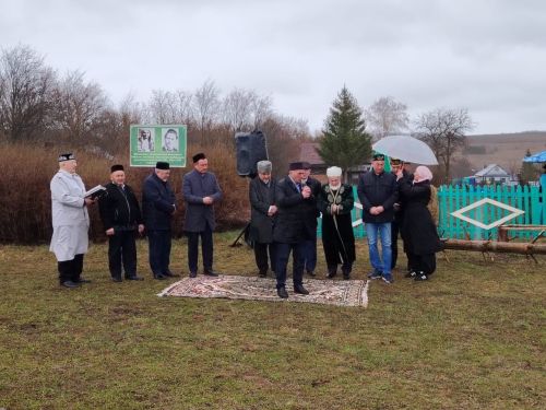 Бибисаҗидә кабере янында догалар – Бәчек Тукайны онытмый