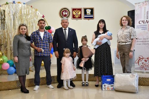 Яшел Үзәннең ЗАГС бүлегендә Халыкара балаларны яклау көненә багышланган чара узды