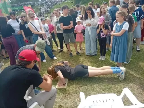 Сабантуйда ГТО: Яшел Үзәндә көч һәм җитезлекне ничек тикшерделәр?