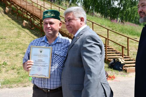 Хезмәт кешесенә – олы хөрмәт: Сабантуйда кыр батырлары һәм авыл хуҗалыгы хезмәтчәннәре хөрмәтләнде