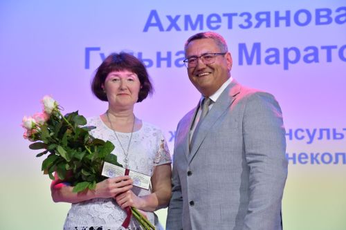 Ак халатлы фәрештәләр: Бүген Яшел Үзәндә медицина хезмәткәрләрен котладылар