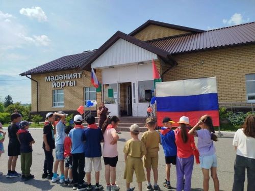 Норлатның «Ромашка» лагеренда Россия көненә багышланган патриотик бәйрәм узды