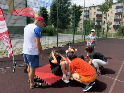 ГТОга гаилә белән старт: Яшел Үзән хастаханәсенең кадрлар бүлеге хезмәткәрләре балалар белән бергә көн үткәрде