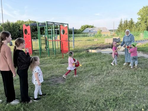 Күгәй авылында балалар өчен «Әй, уйныйбыз, уйныйбыз» күңел ачу программасын оештырдылар