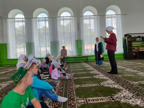 Мәчет – яшь буынга рухи тәрбия бирү учагы: Бишнә авылында мәчеттә балаларга дини тәрбия бирәләр