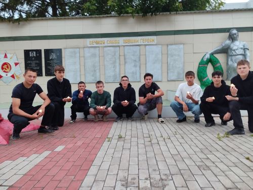 Хәтер шәме — батырлар истәлегенә: Бишнә авылында «Хәтер шәме» акциясе узды