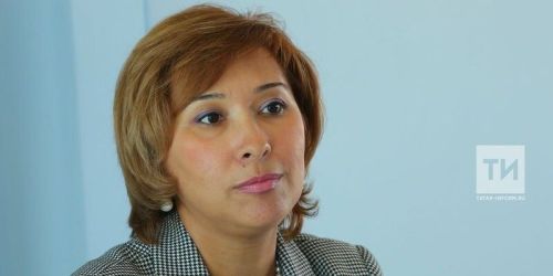 Путин Эльмира Зарипованы «Ватан алдындагы хезмәтләр өчен» ордены медале белән бүләкләде