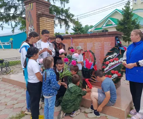 Олы Яке авылы обелискы янында «Хәтер шәме» акциясе узды