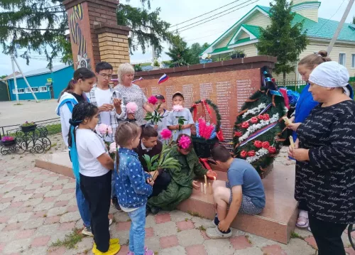 Олы Яке авылы обелискы янында «Хәтер шәме» акциясе узды