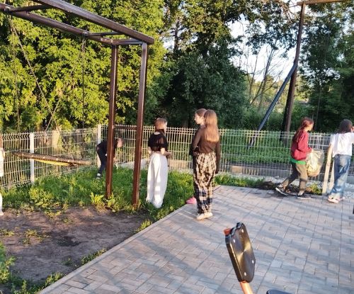 Хезмәт тәрбиясе – балачактан ук салына: Мулла Иле мәдәният йорты янында өмә узды