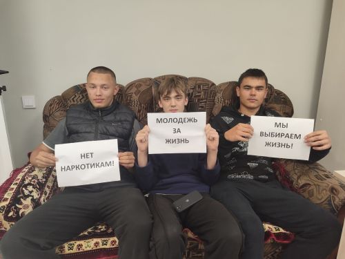 Бишнә мәдәният йортында яшьләр белән бергә «Без сәламәт яшәү рәвеше яклы» исемле мәгълүмат сәгате уздырдылар