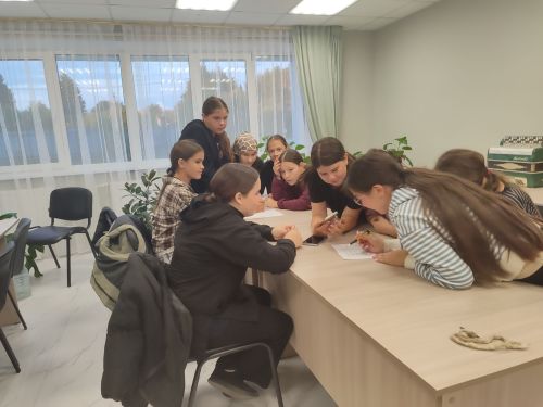 Бишнә мәдәният йортында яшьләр белән бергә «Без сәламәт яшәү рәвеше яклы» исемле мәгълүмат сәгате уздырдылар