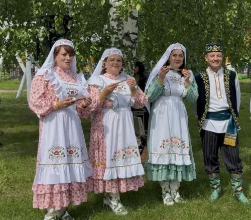 Бәйрәм мәйданына хөрмәтле кунаклар да килеп җитте