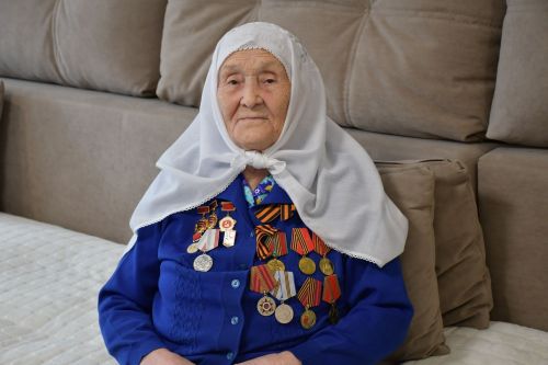 Норлат авылында яшәүче тыл ветераны Сания Төхвәтуллина «Яшел Үзән» журналистлары белән язмыш йомгагын сүтте