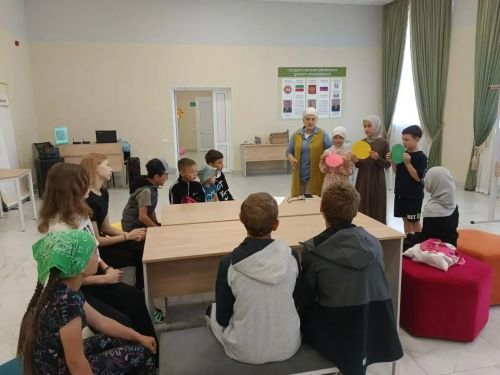 «Светофорның каникулы юк»: Олы Ачасырда юл хәрәкәте кагыйдәләре буенча белем бирү чарасы узды