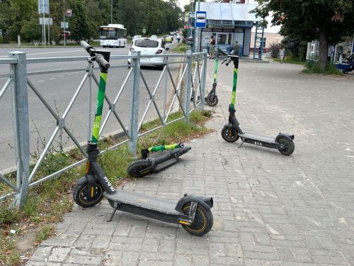 Яшел Үзәндә 15 яшьлек самокатчыны бәрдергәннәр