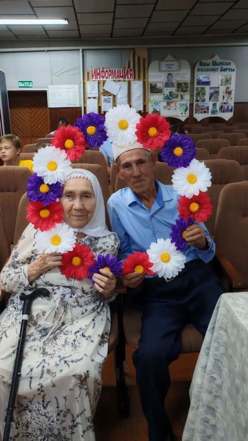 Олы Шырдан мәдәният йортында 58 ел бергә яшәгән парларны һәм күпбалалы гаиләләрне хөрмәтләделәр