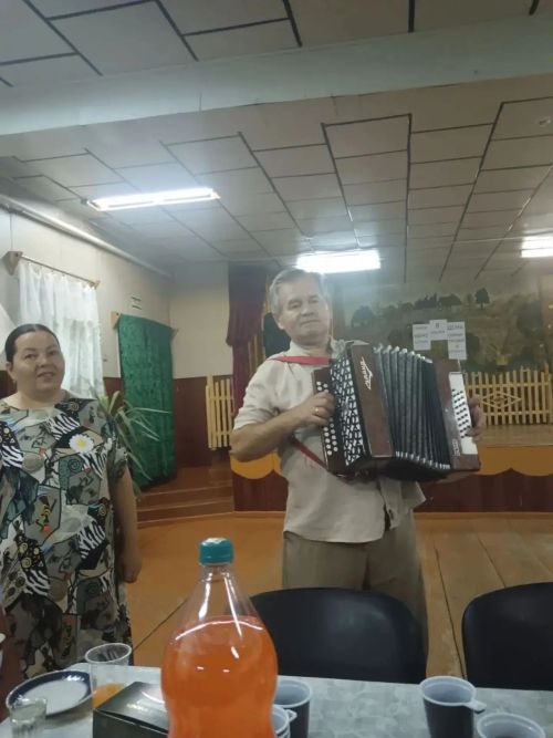 Олы Шырдан мәдәният йортында 58 ел бергә яшәгән парларны һәм күпбалалы гаиләләрне хөрмәтләделәр