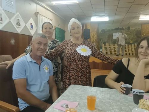 Олы Шырдан мәдәният йортында 58 ел бергә яшәгән парларны һәм күпбалалы гаиләләрне хөрмәтләделәр