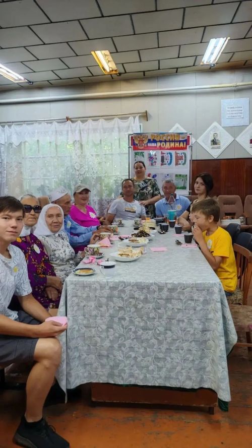 Олы Шырдан мәдәният йортында 58 ел бергә яшәгән парларны һәм күпбалалы гаиләләрне хөрмәтләделәр