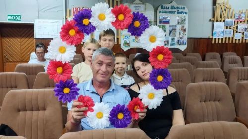 Олы Шырдан мәдәният йортында 58 ел бергә яшәгән парларны һәм күпбалалы гаиләләрне хөрмәтләделәр