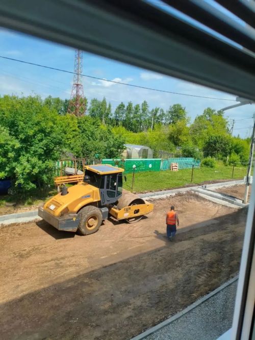 Норлат авылының Ленин урамы ишегалдына 30 ел көтелгән асфаль җәелде