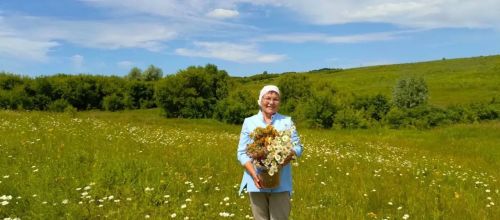 Җәй уртасы, туган көн һәм дару үләннәре: «Хәзинә» коллективы табигать кочагында